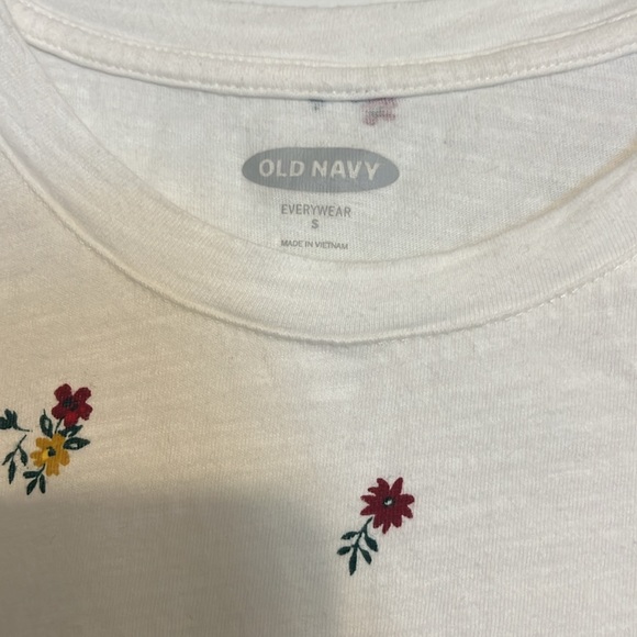 Old Navy Everywear Tee - Picture 3 of 4